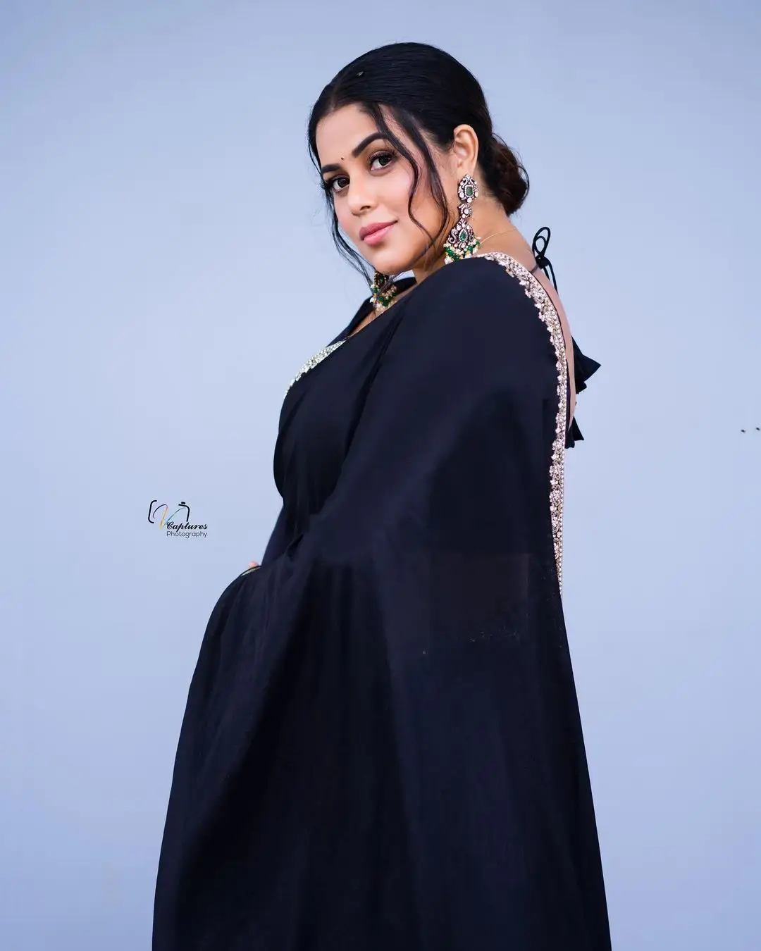 SOUTH INDIAN ACTRESS POORNA STILLS IN BLACK SAREE 6